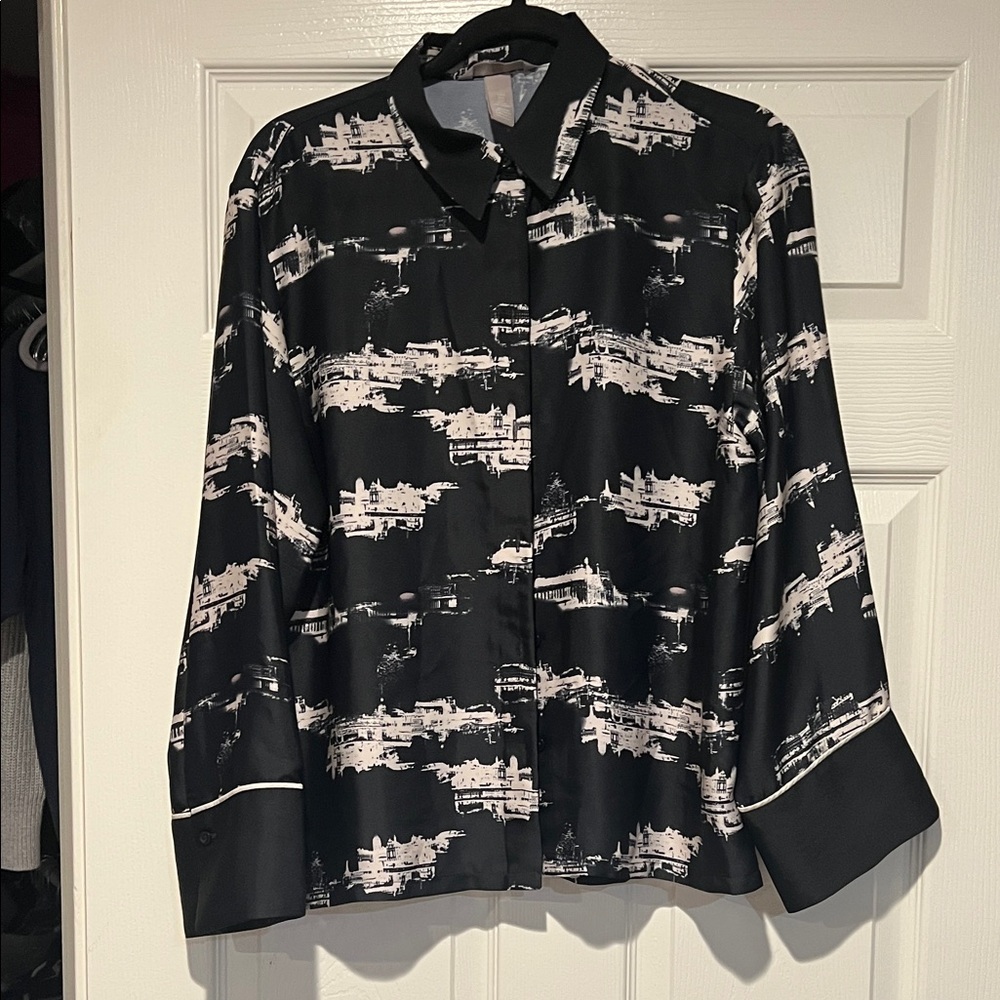 Women’s navy blue and White Patterned blouse